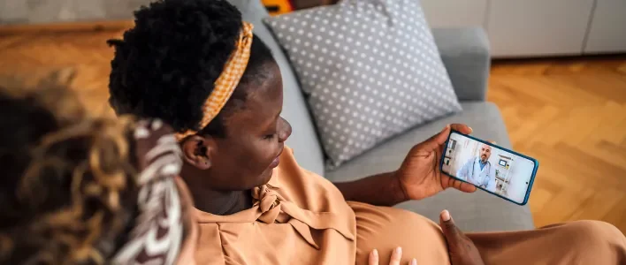 Pregnant woman with online consultation 